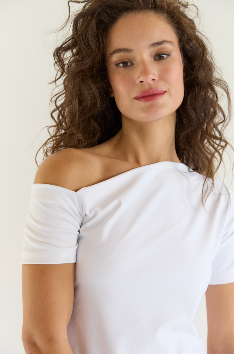 POLERA AMALIA SIN UN HOMBRO BLANCO