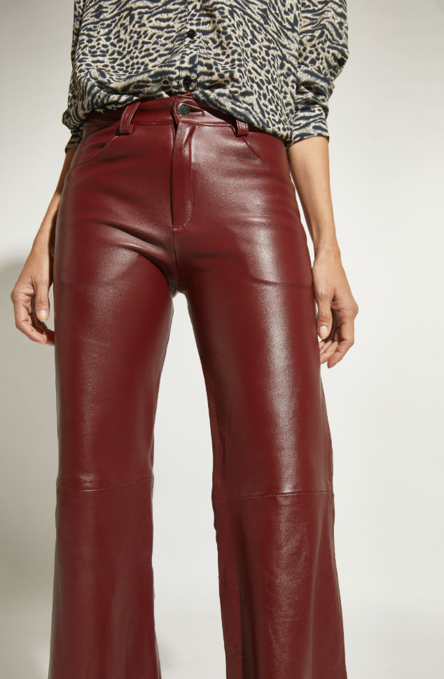 PANTALÓN CUERO BURDEO