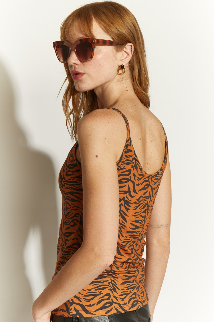 POLERA CEREZO TIRITAS PRINT AMAZONAS