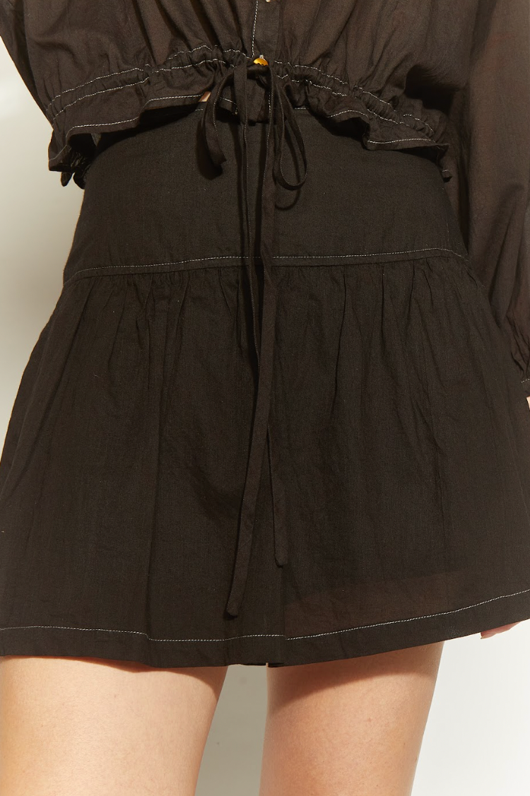 FALDA CORTA 100% COTTON NEGRO PESPUNTE BLANCO