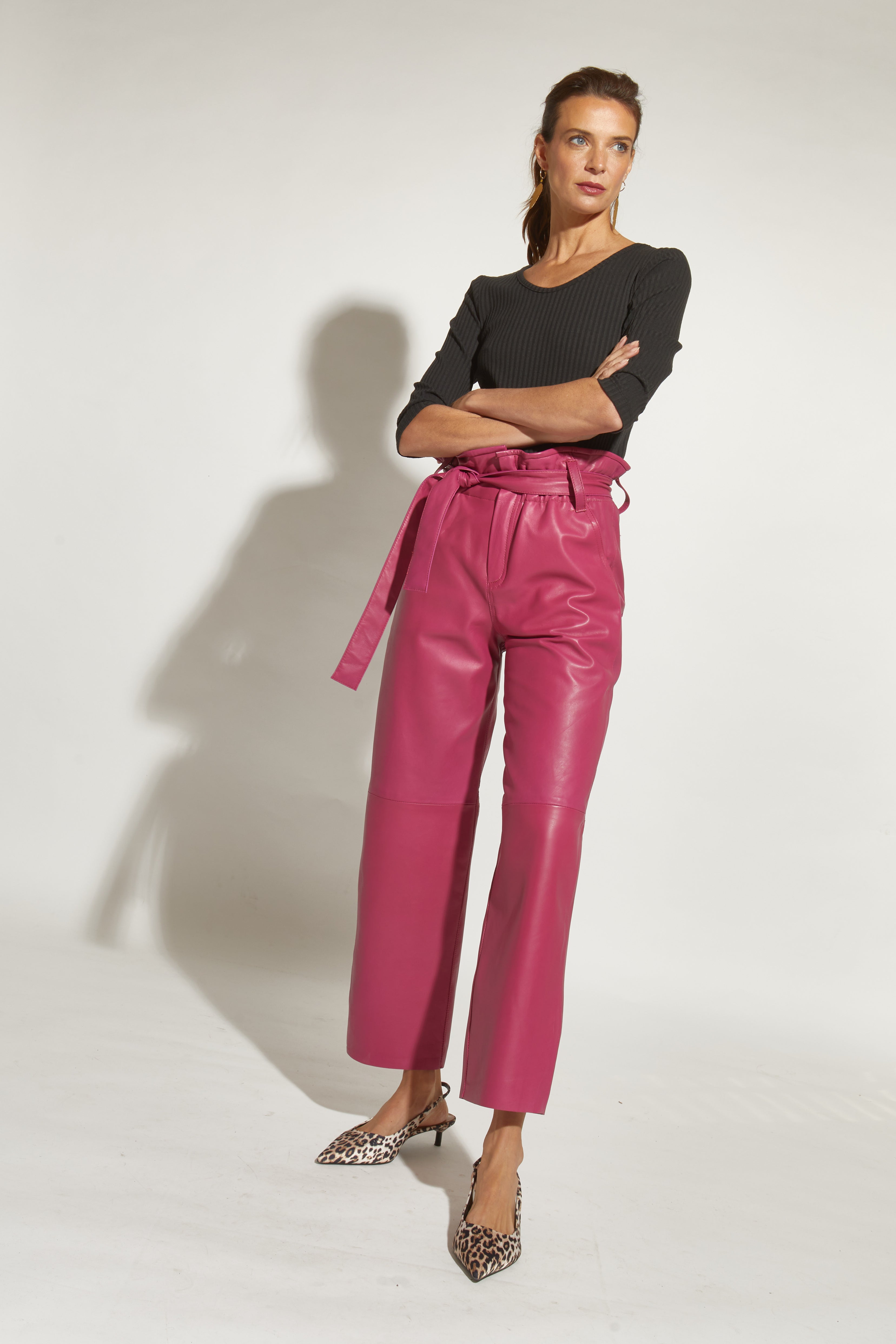 PANTALÓN CUERO LAZO FUCSIA