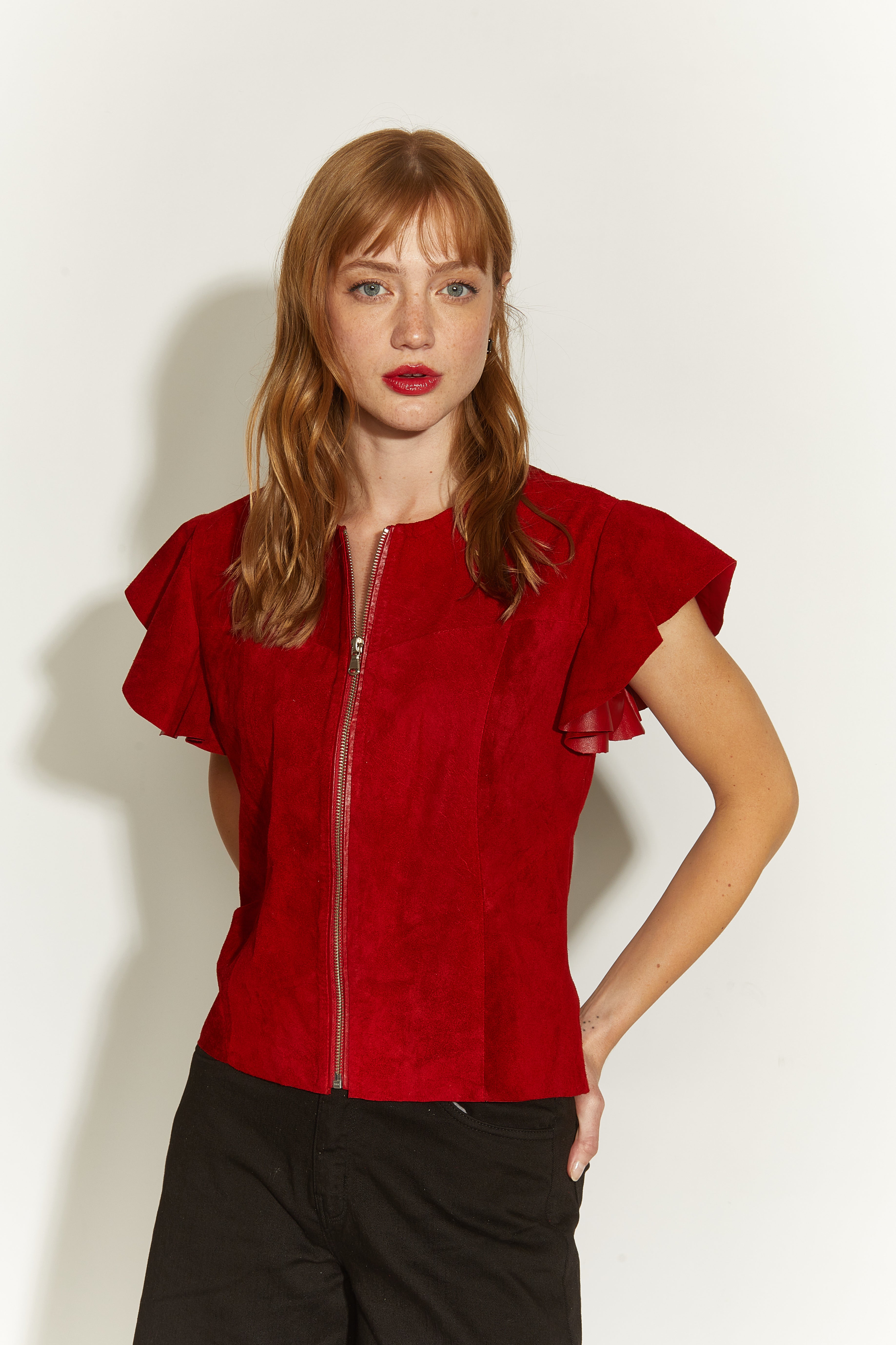 POLERA GAMUZA CIERRE Y MANGAS VUELO ROJO