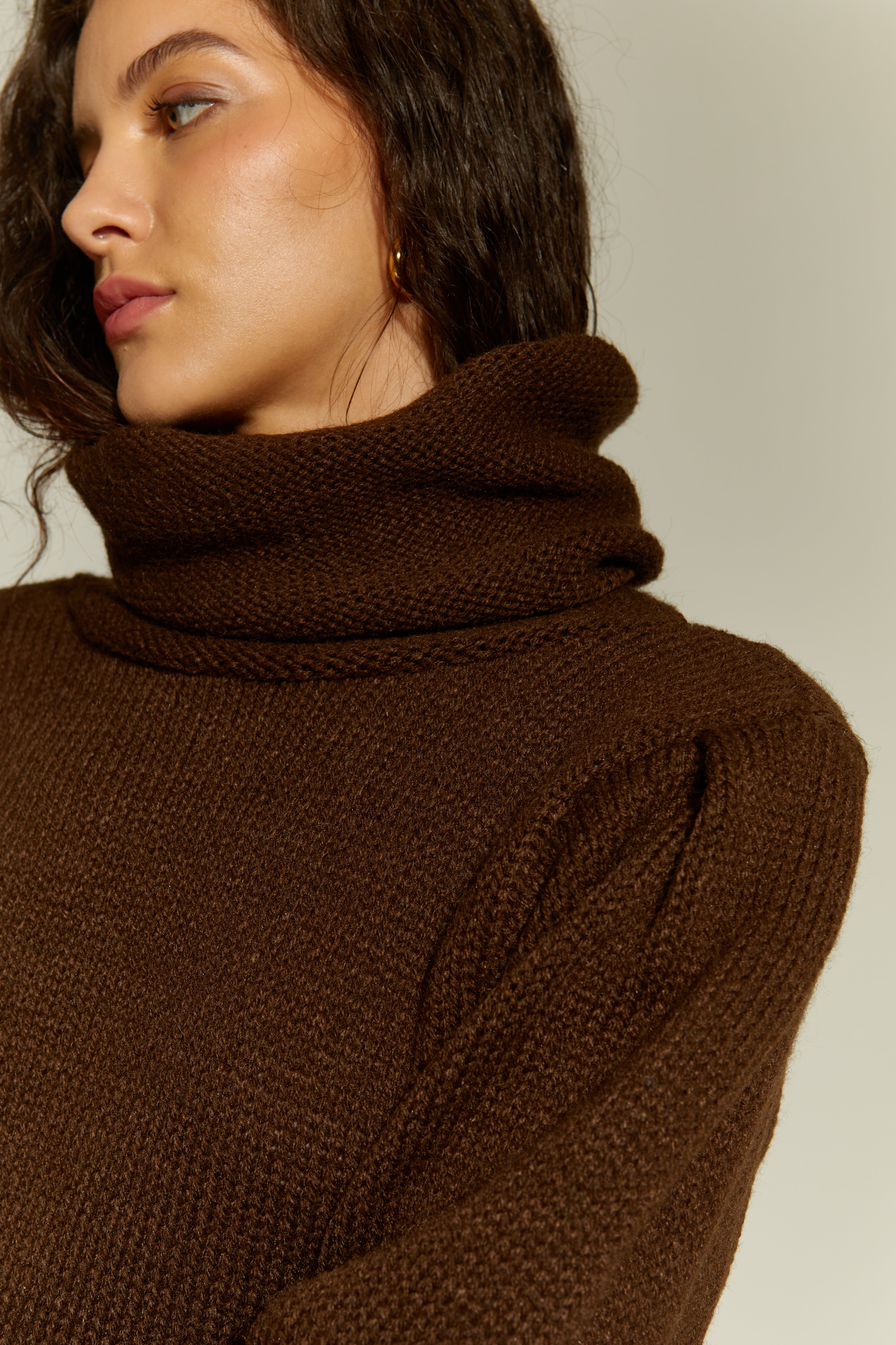 CHALECO MATILDE ALPACA CUELLO TORTUGA CHOCOLATE