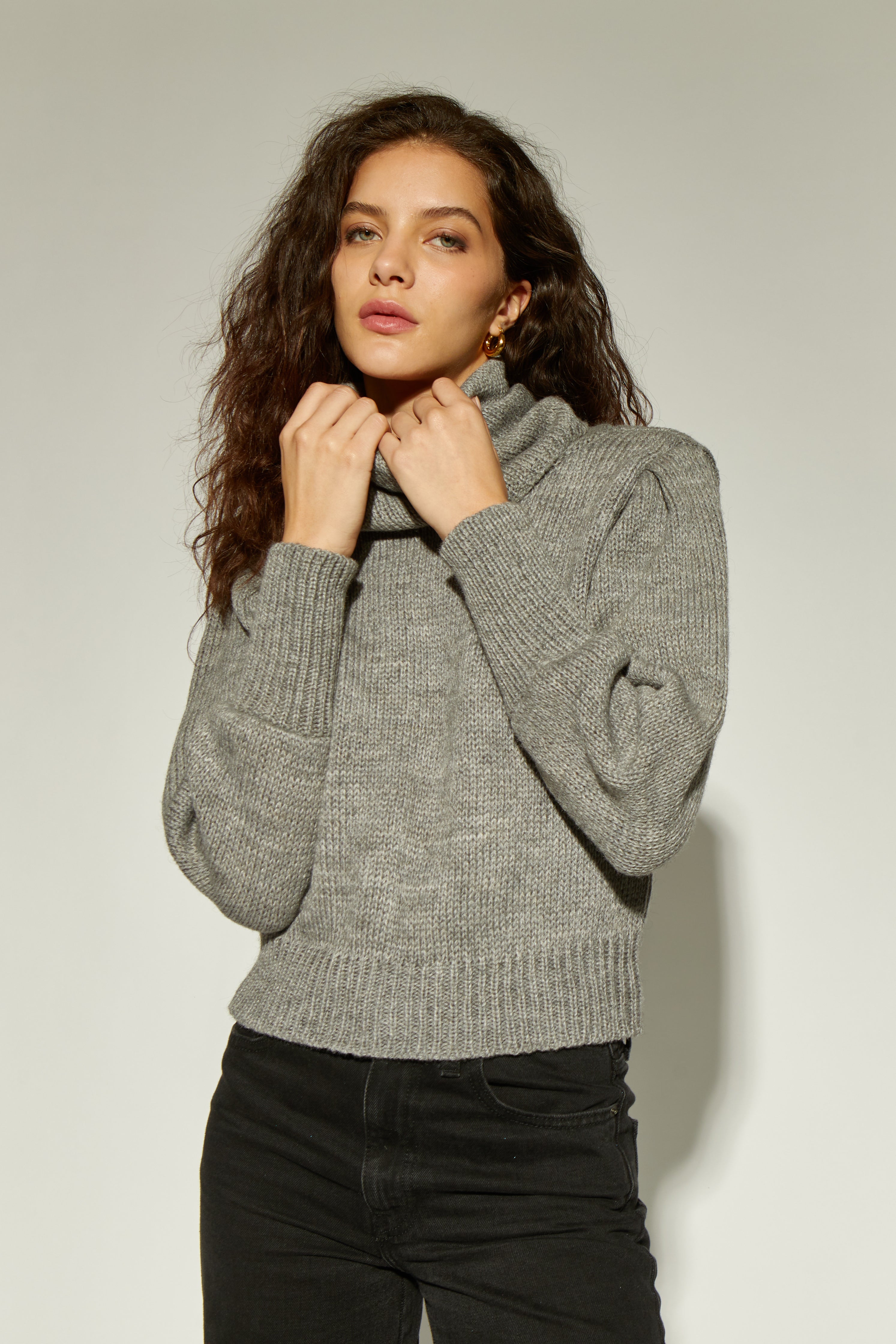 CHALECO MATILDE ALPACA CUELLO TORTUGA GRIS