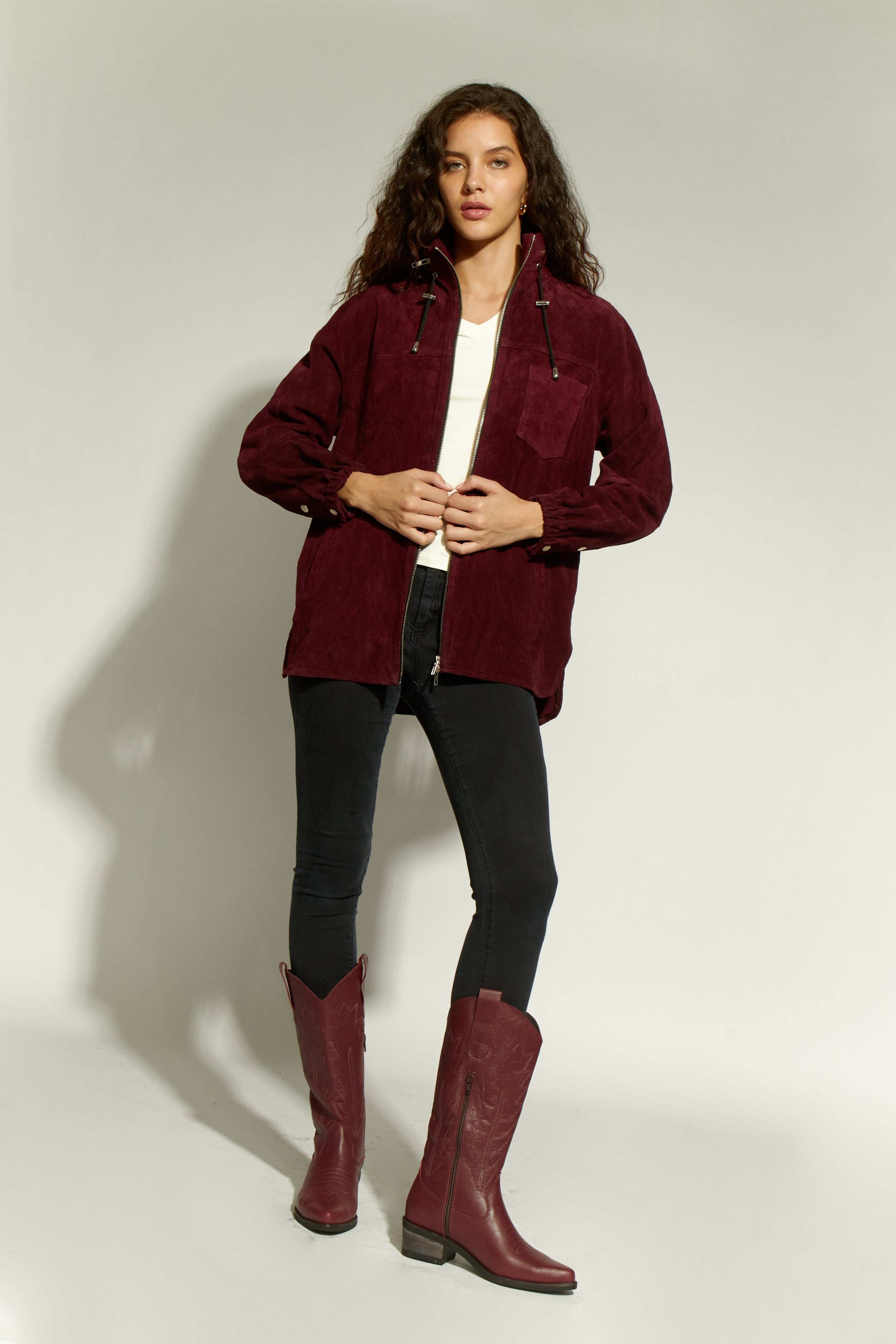 CHAQUETA GAMUZA GORRO OCULTO BURDEO