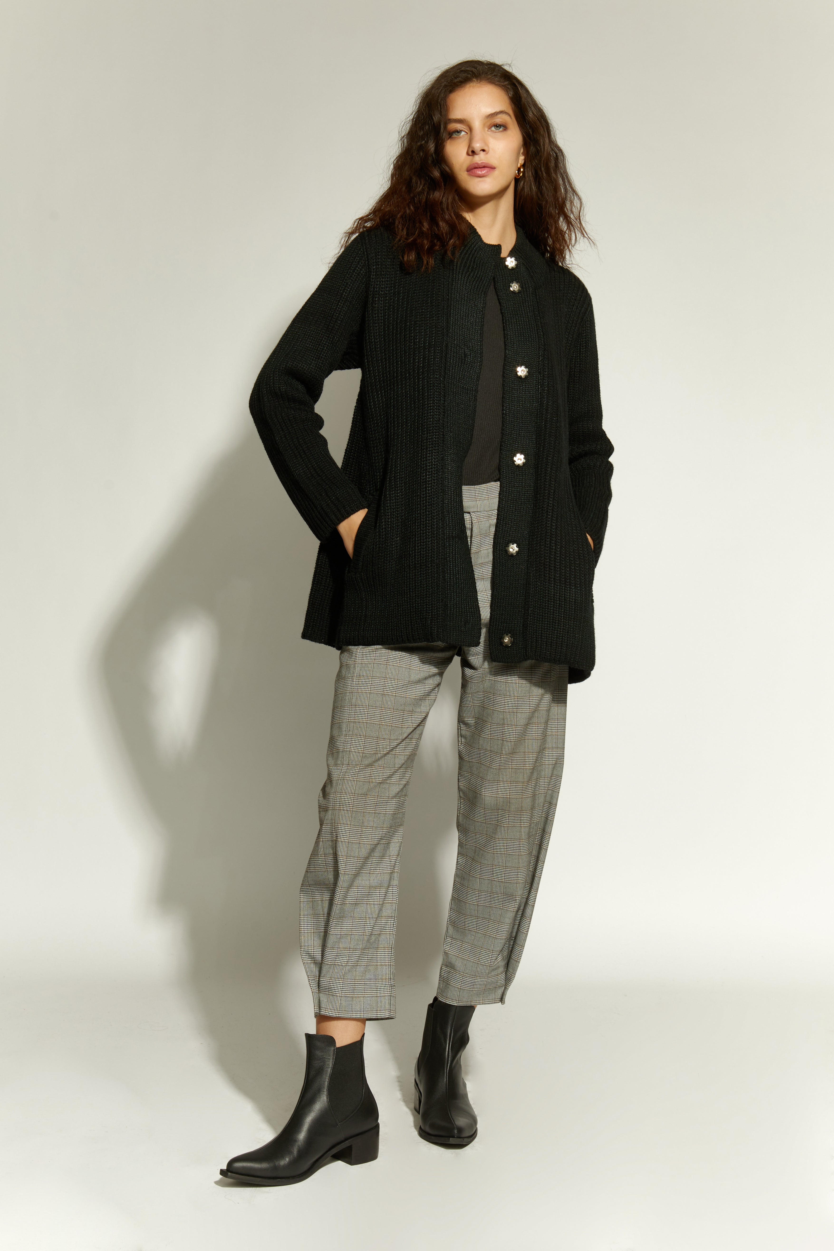 ABRIGO DE AlPACA/ LANA CARDIGAN BROCHES NEGRO