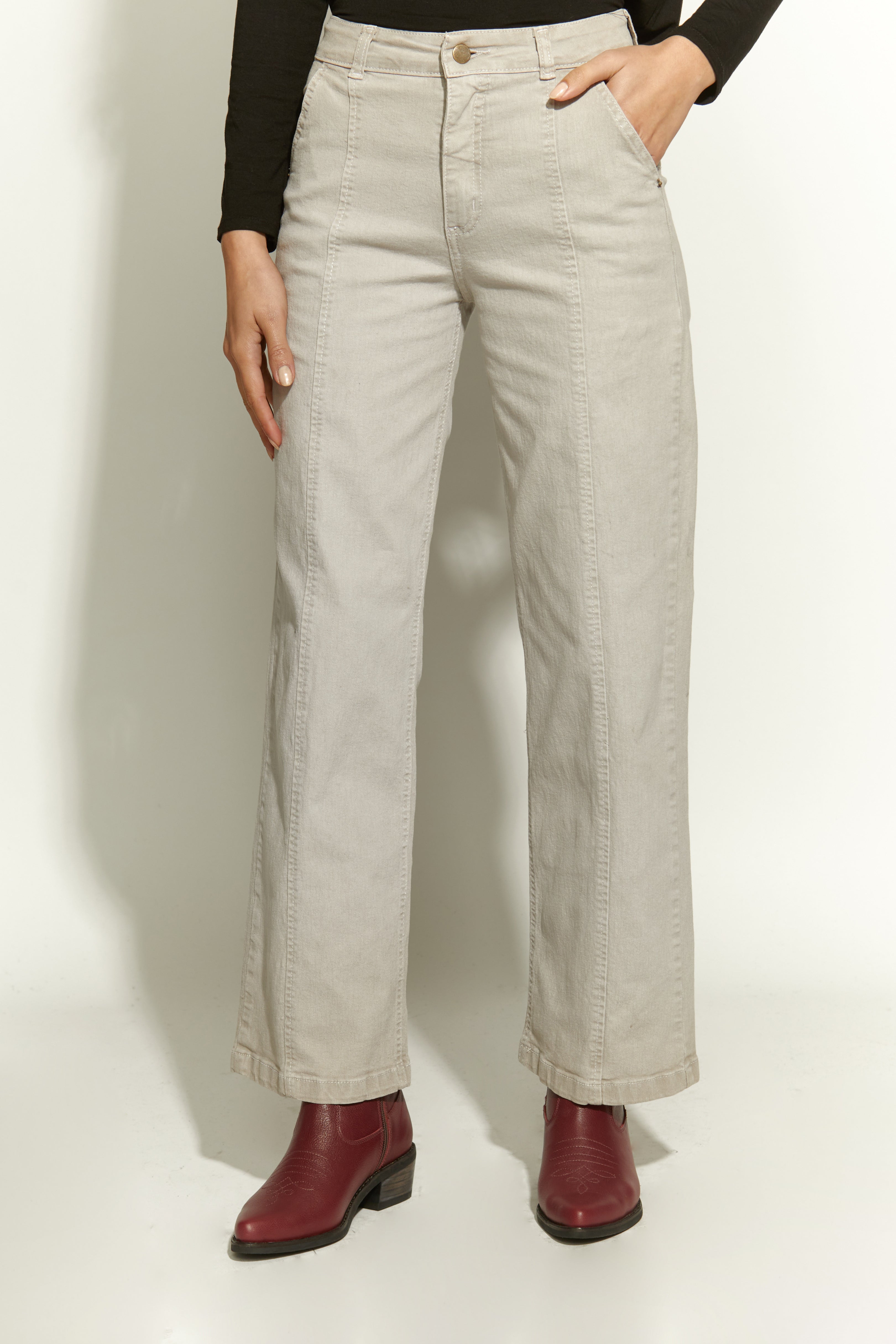 PANTALÓN JEANS CORTES NUEZ