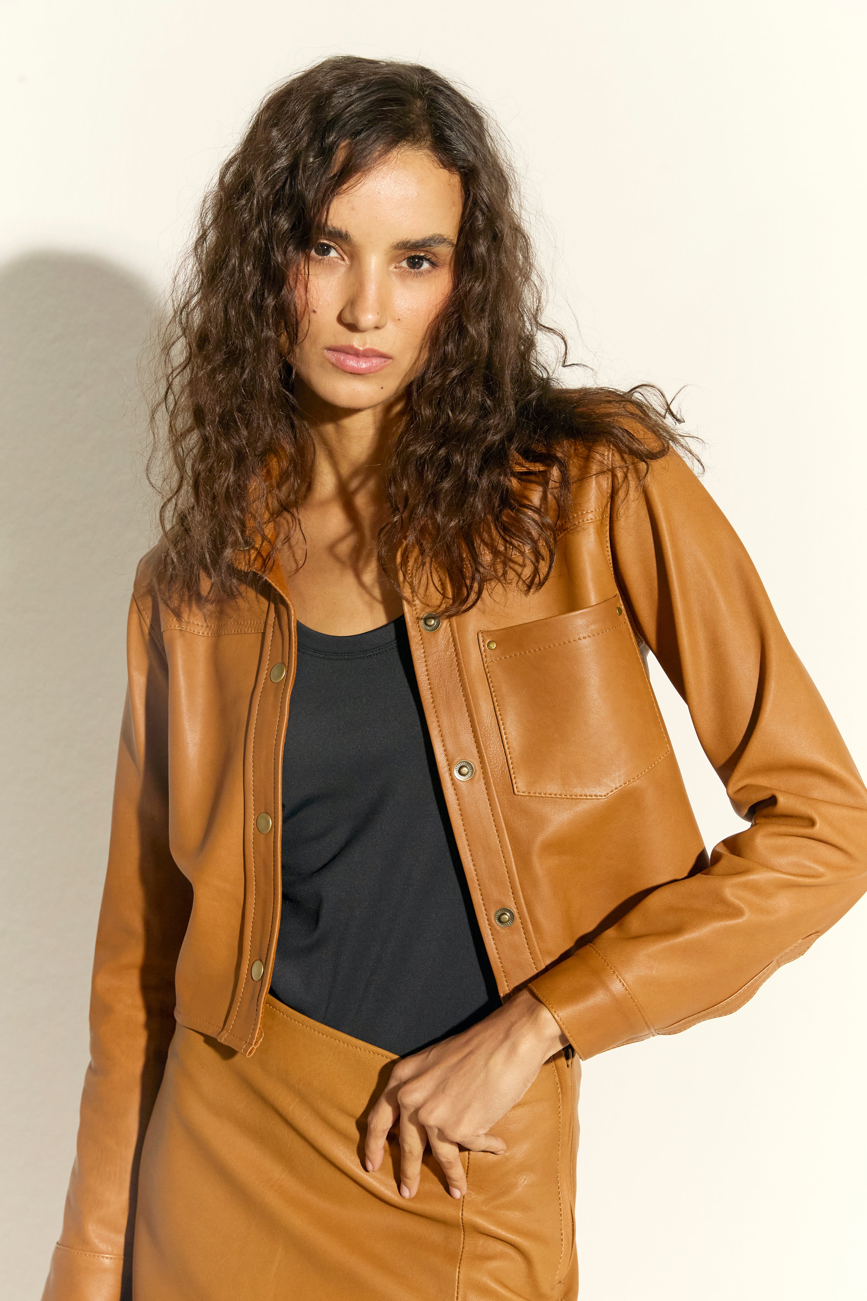 CHAQUETA DE CUERO EMILIA CAMEL