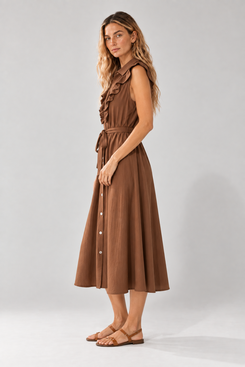 VESTIDO LARGO VUELOS ESCOTE CINTURON Y BOTONES CAMEL