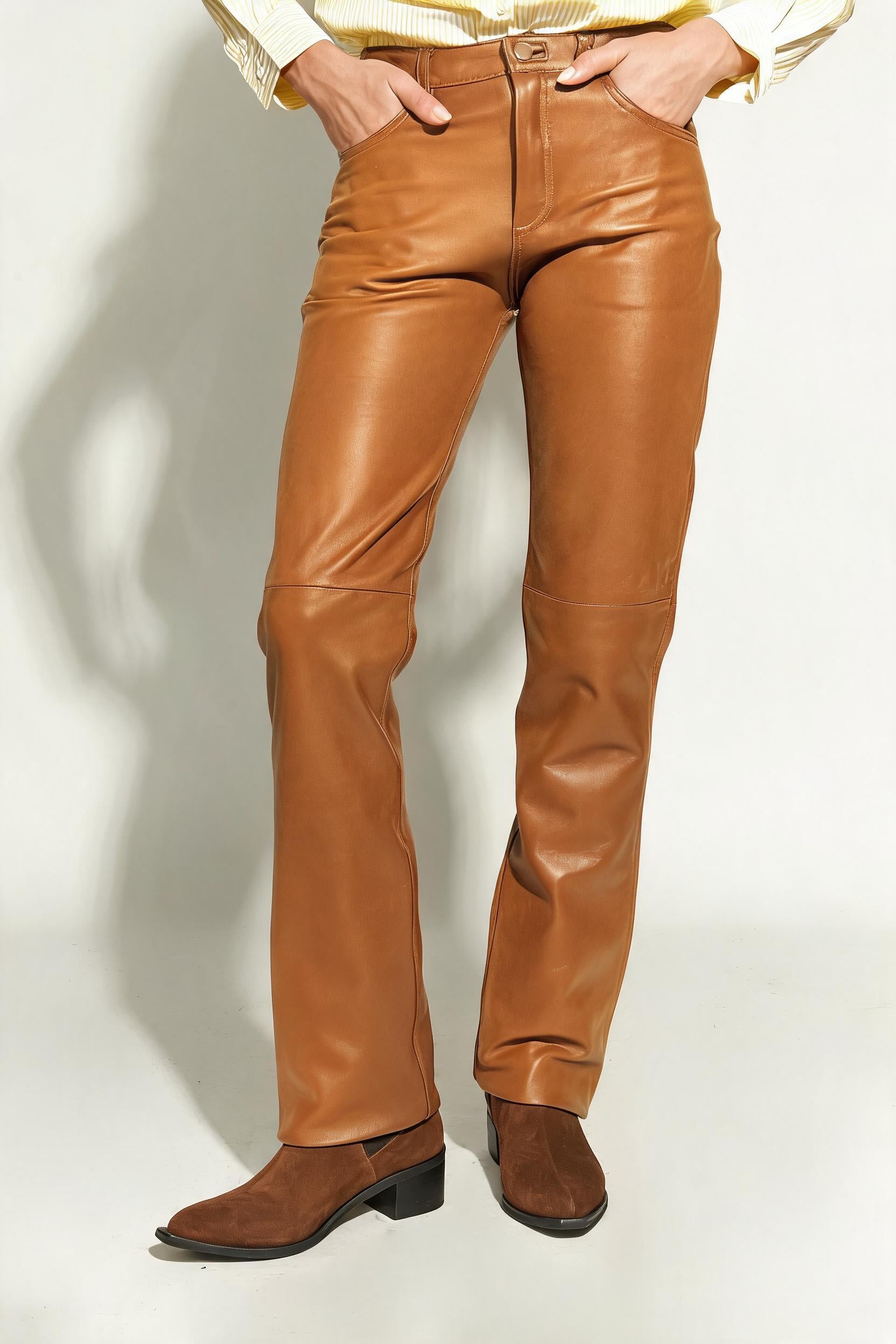 PANTALÓN EMA CUERO RECTO CAMEL