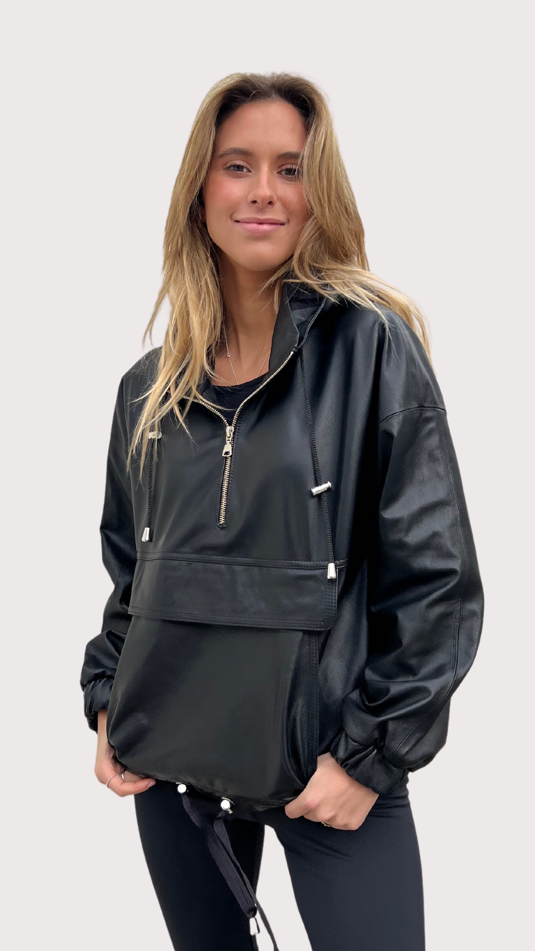 POLERÓN CUERO BUZO CAPUCHA NEGRO